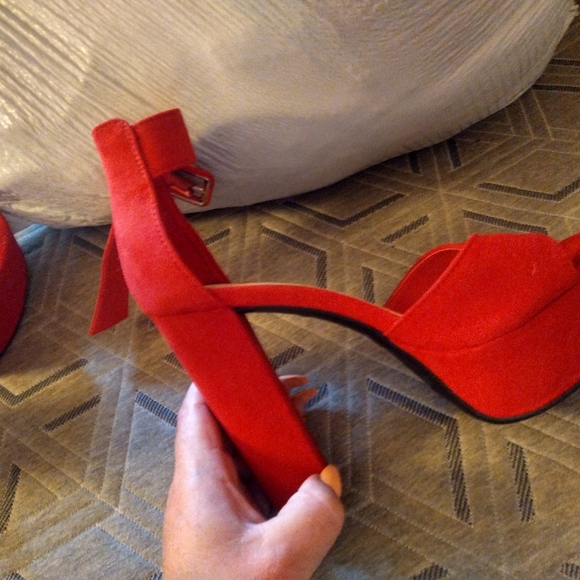 Heels - Picture 4 of 5